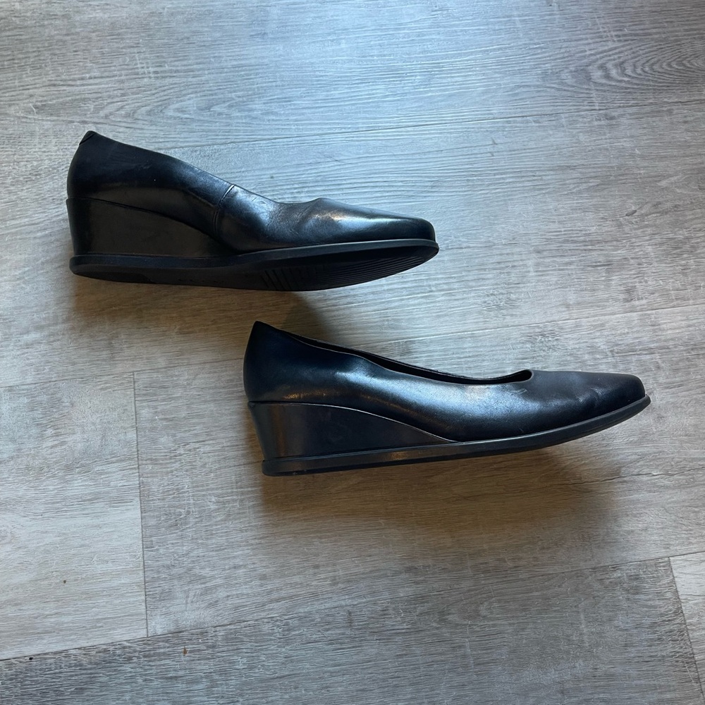 Ecco Shape 45 Leather Wedge Closed Toe Pumps Size 40 (US9.5) - Picture 3 of 9